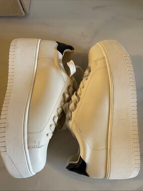Steve Madden Rockaway White Sneakers  Size 8.5